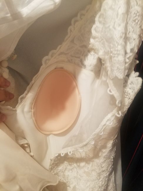 Does anyone have pictures of the inside of their wedding gown where cups were sewn in? 1