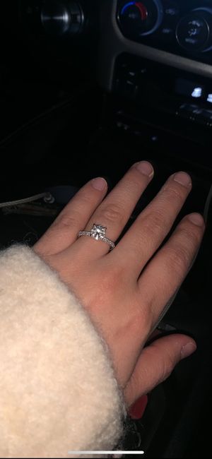 Show off your solitaire ring! 💎 2
