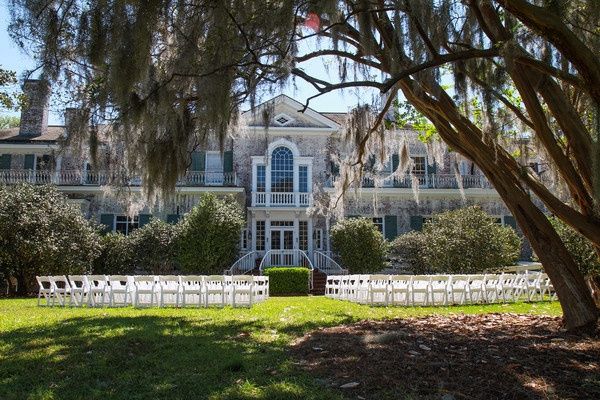 Can I get some venue / dress porn?