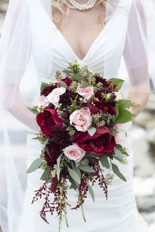 , let's see your wedding bouquet  ladies!!