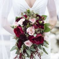 , let's see your wedding bouquet  ladies!!