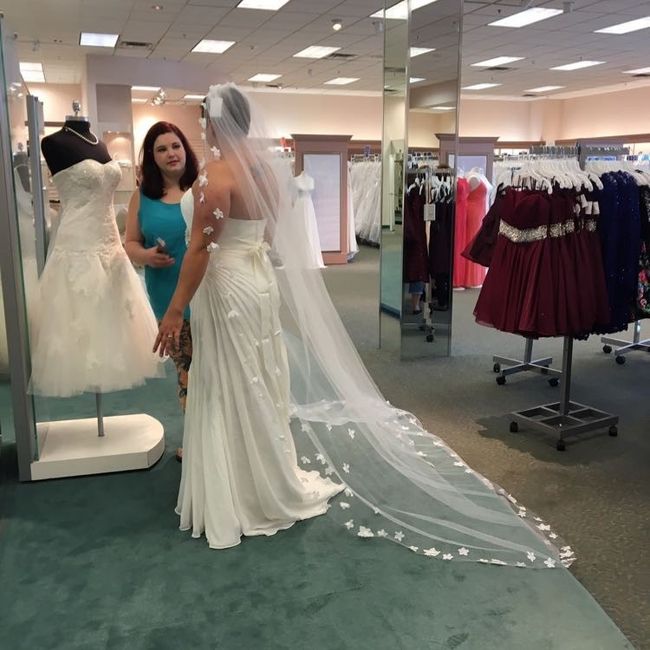Talk to me about veils and hair accessories!
