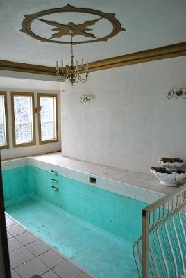 How sad! 14,000 sq ft mansion ruined (used to be a wedding venue) *PICS