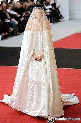Just found the classiest wedding dress I've ever seen..
