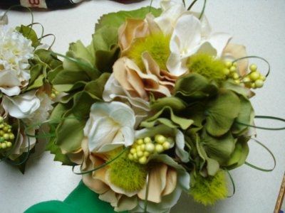 let see yours or bridemaids DIY Silk Flower Bouquets!