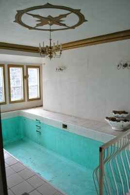 How sad! 14,000 sq ft mansion ruined (used to be a wedding venue) *PICS