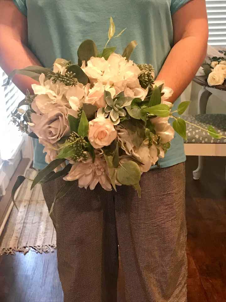 Silk flower bouquet: win or regret? - 1