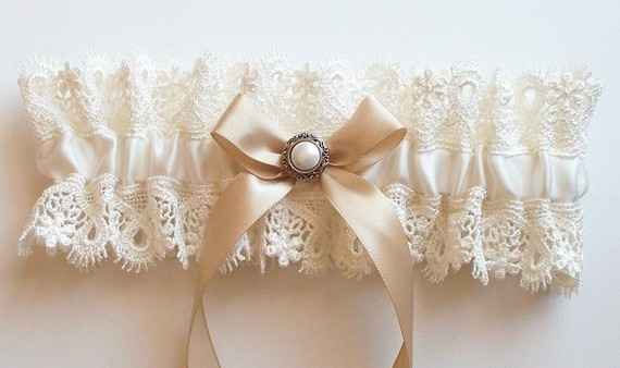 Show me your garter!