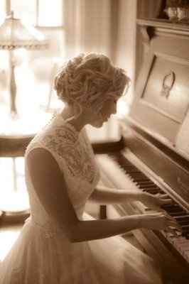 WEDDING HAIR? How are you doing your hair the day of?