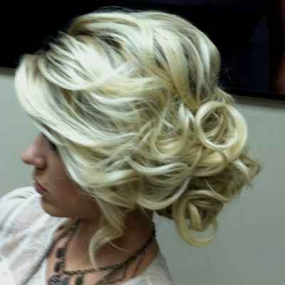 WEDDING HAIR? How are you doing your hair the day of?