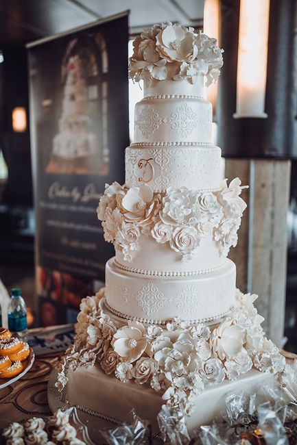 Help us choose a wedding cake design! 🎂 3