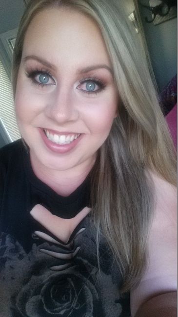 Anyone have pics of their overall wedding make up look, wearing false eyelashes?
