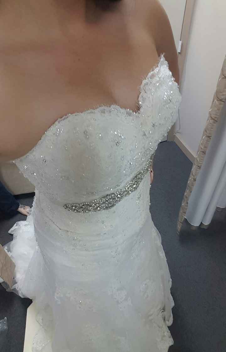 I looove dress threads! Are you rocking white?