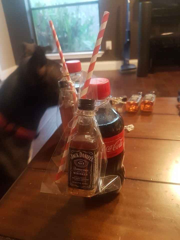 Friend's bridal shower prizes/favors