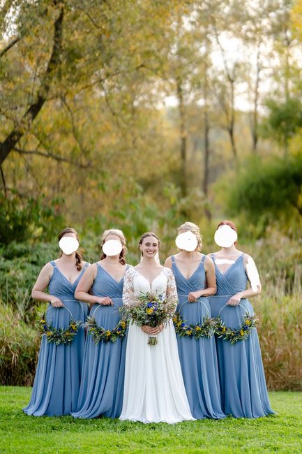 Do wedding colors have to go with the season? 2