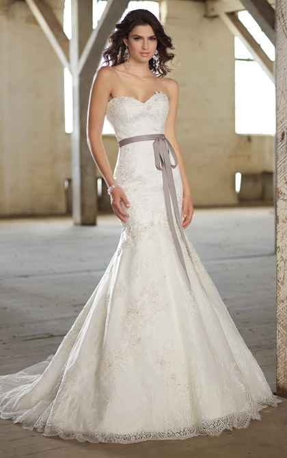 ATTENTION all brides w/a lace fit and flare gown