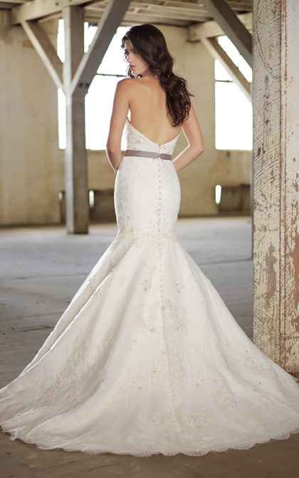 ATTENTION all brides w/a lace fit and flare gown
