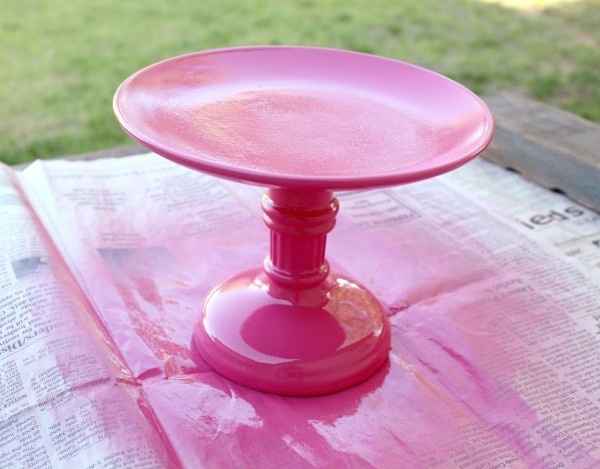 Cake stands? Necessary? Suggestions?