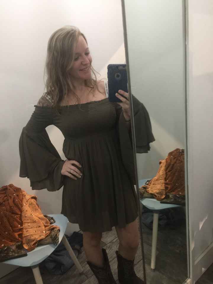 Engagement photo dress help!! - 2