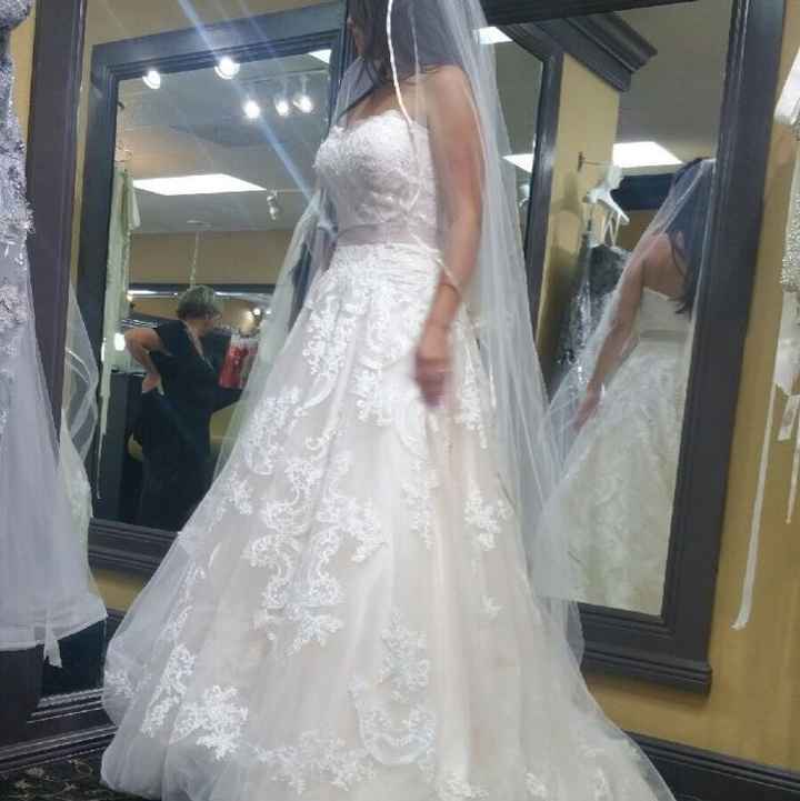 Any other brides under 5 ft?