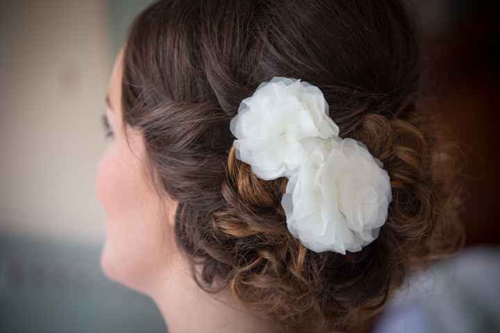 Let's see those hair accessories!