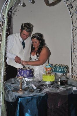 Wedding is complete, back from the honeymoon all tanned with short hair! Here are some pictures!