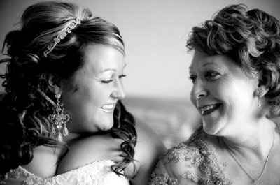 Wedding is complete, back from the honeymoon all tanned with short hair! Here are some pictures!