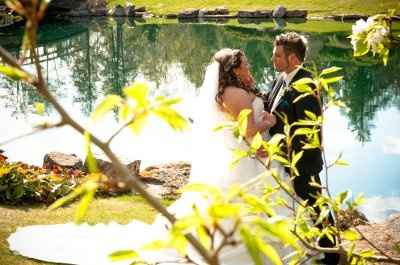 Wedding is complete, back from the honeymoon all tanned with short hair! Here are some pictures!