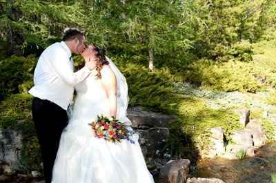 Wedding is complete, back from the honeymoon all tanned with short hair! Here are some pictures!