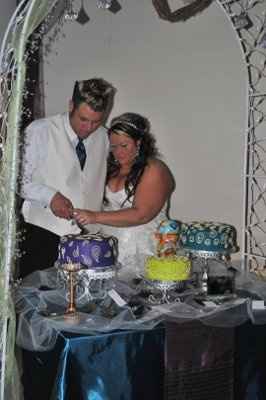 Wedding is complete, back from the honeymoon all tanned with short hair! Here are some pictures!