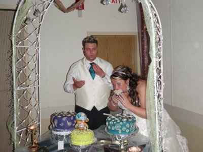 Wedding is complete, back from the honeymoon all tanned with short hair! Here are some pictures!