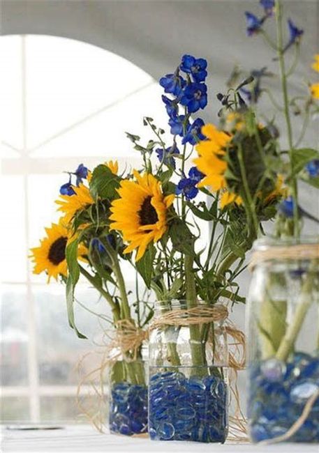 Rustic Centerpieces that Incorporate Blue