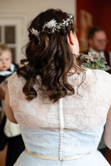 Brides, how are you accessorizing your hair? or how did you? 8