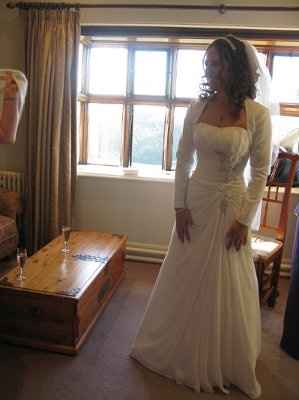 Finally - wedding day summary! *pics included* Bouquet toss pics page 2 and 3