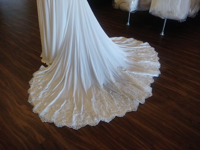 Does your wedding dress have a train? - 1