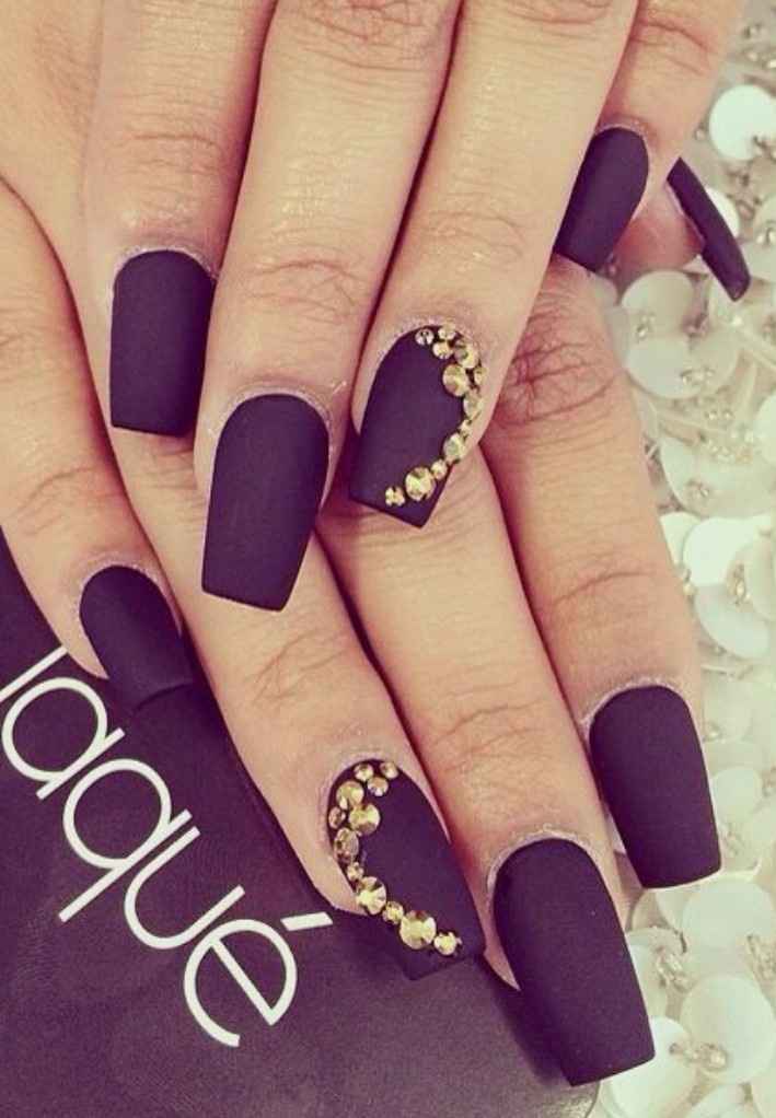 Are you going with nude or colorful nails for your wedding day manicure? - 1