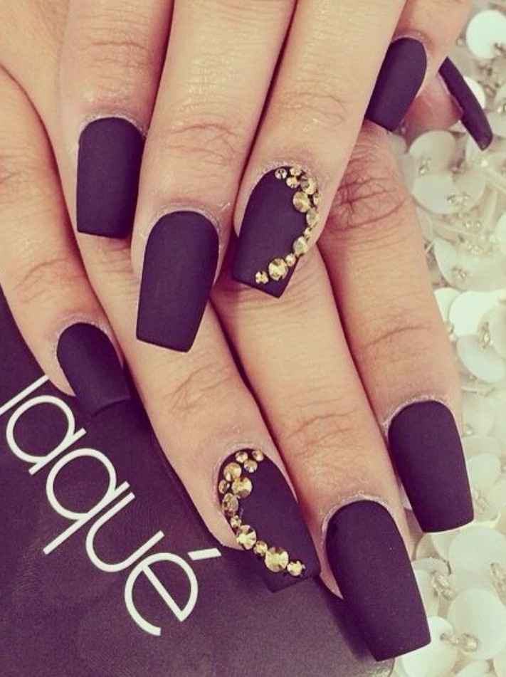 How are you doing your nails? - 4