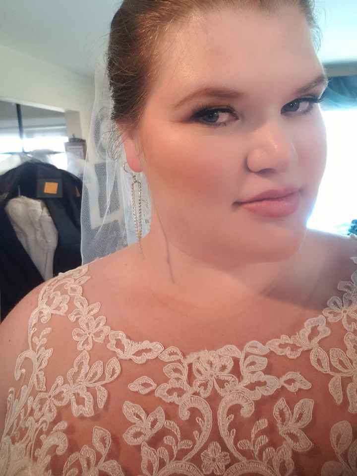 What style earrings are you wearing with your wedding dress? - 1