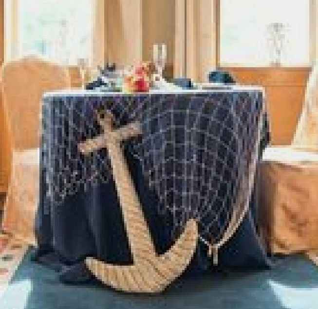 Mr and Mrs wedding table - 3