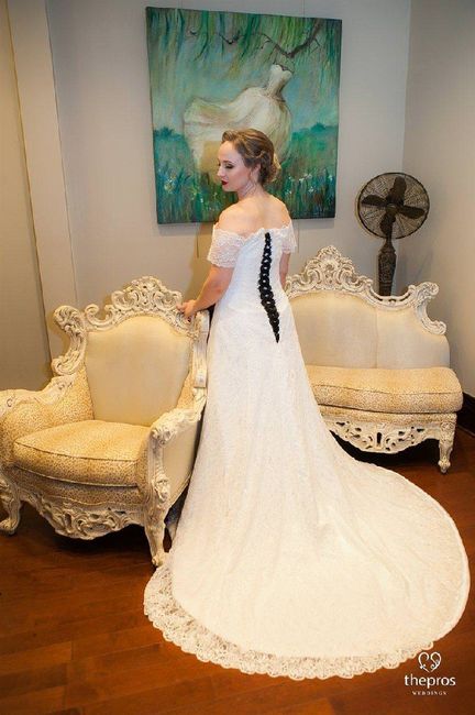 Does your wedding dress have lace, beading, or both? 2