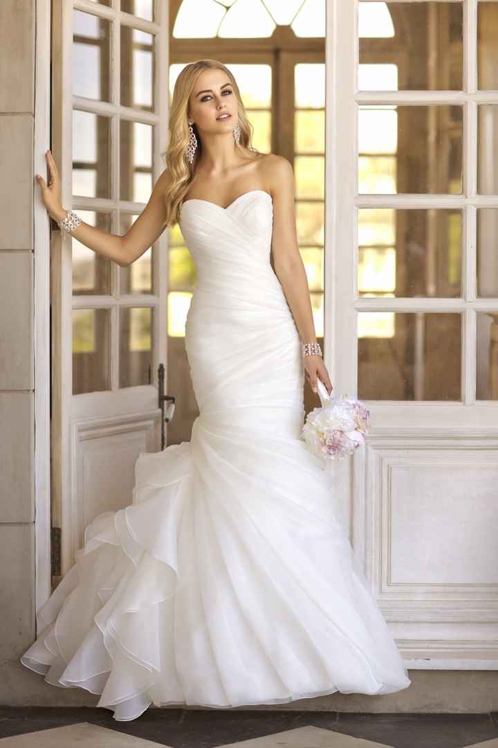 I need more dress porn in my life...