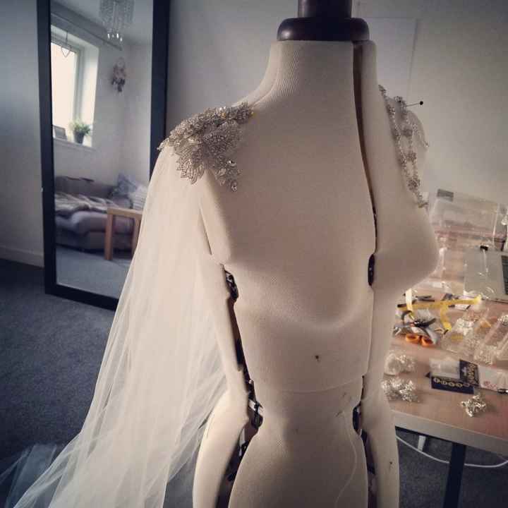 alternative to Veils: what are you wearing? - 1