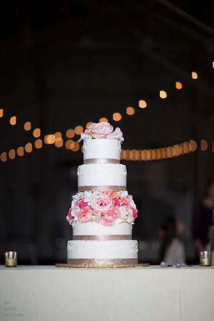 Wedding Cake - flowers or no?