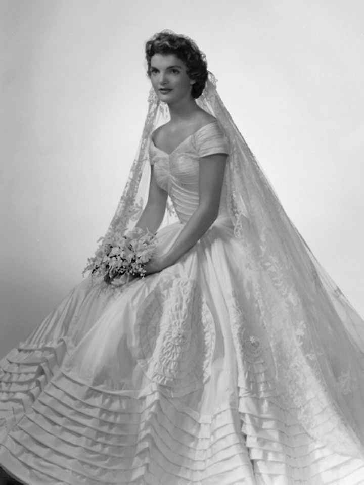 oh the 50's Jacqueline Kennedy....stunning!