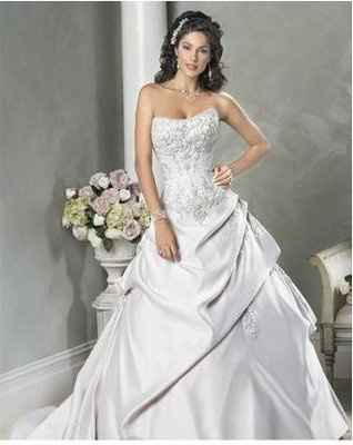 Help!! I love this dress and have no idea who's it is!