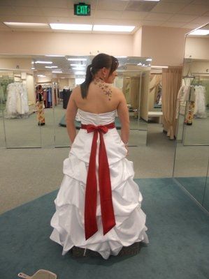 What does your dress look like? Post pics or give style number. I want to know what the trend is!