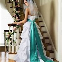 What does your dress look like? Post pics or give style number. I want to know what the trend is!