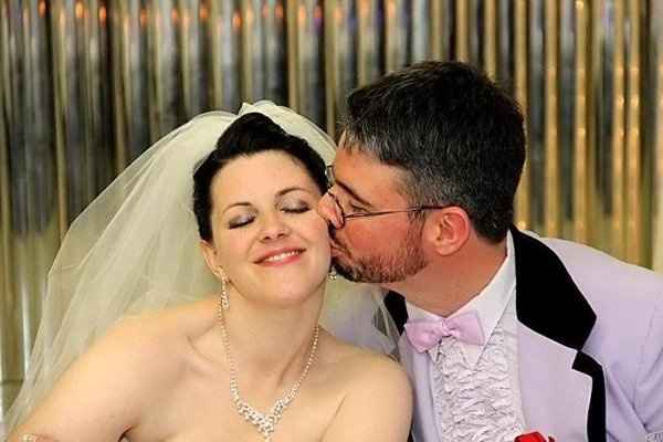 Married!! Pic heavy- got a sneak peek from of pro photos