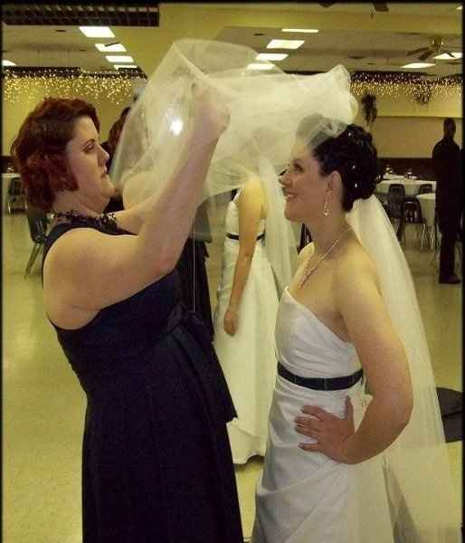 Married!! Pic heavy- got a sneak peek from of pro photos