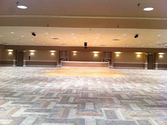 Plz help with how i should seperate dance floor and reception! ahhh
